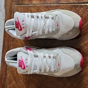 NIKE AIR MAX CORRELATE STRATA GREY SPORT FUCHSIA WOMEN'S SHOE SIZE 9.5